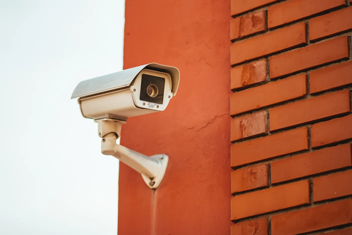 Kamera videonadzora na fasadi upravne zgrade Komunalca