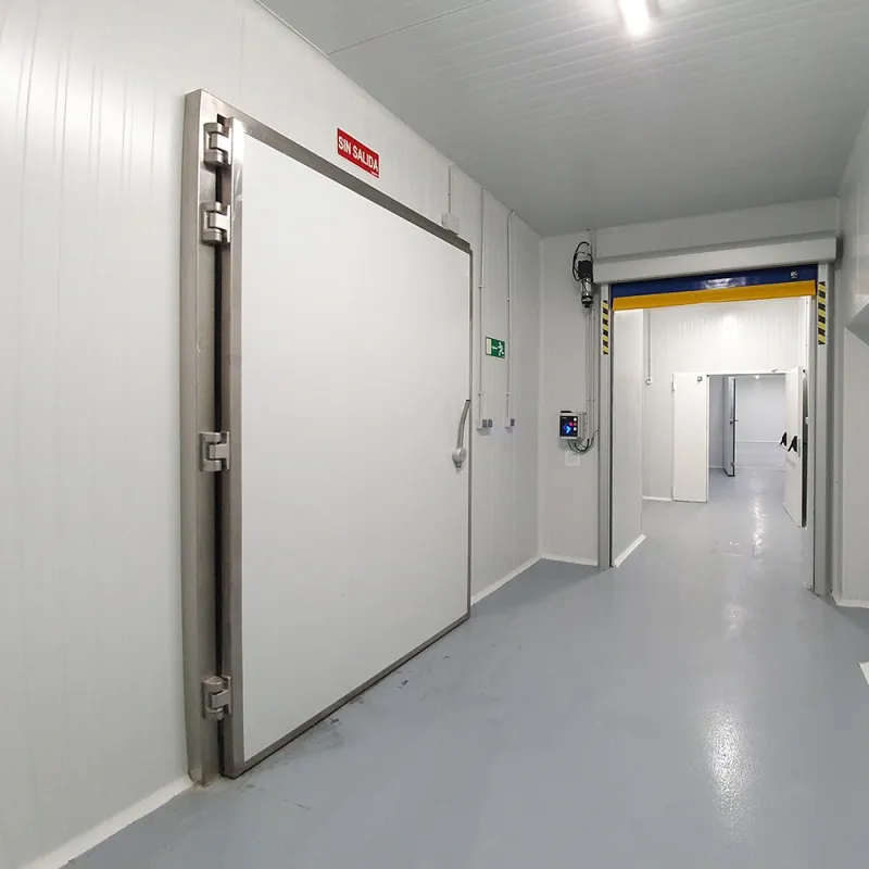 Protupožarna vrata i pregrada u hodniku objekta